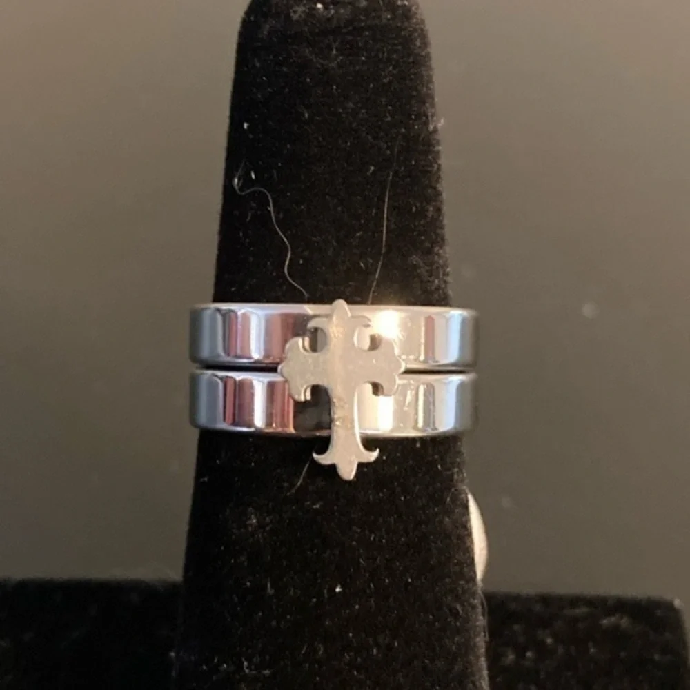 Size 7 silver tone ring with cross emblem. Has two pieces!
